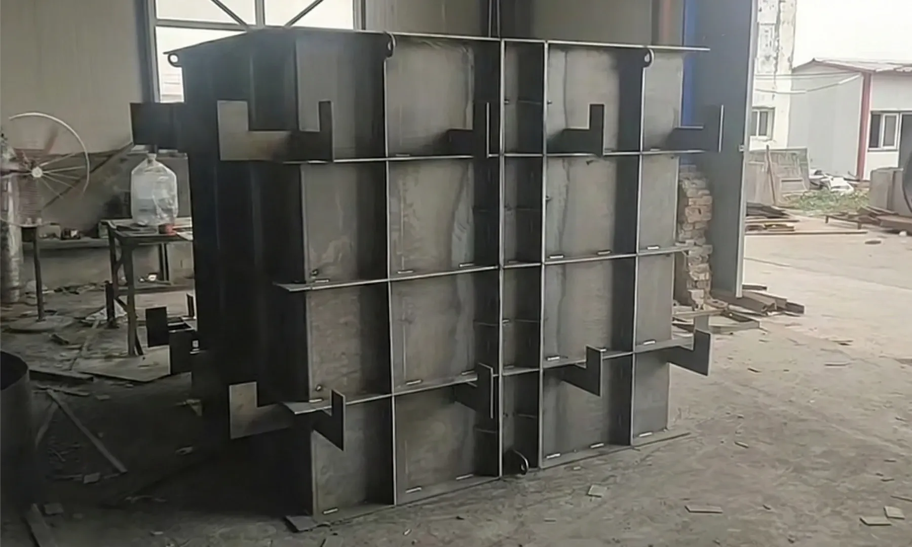 Concrete release agent selection for steel, aluminum, wood, and plastic formwork